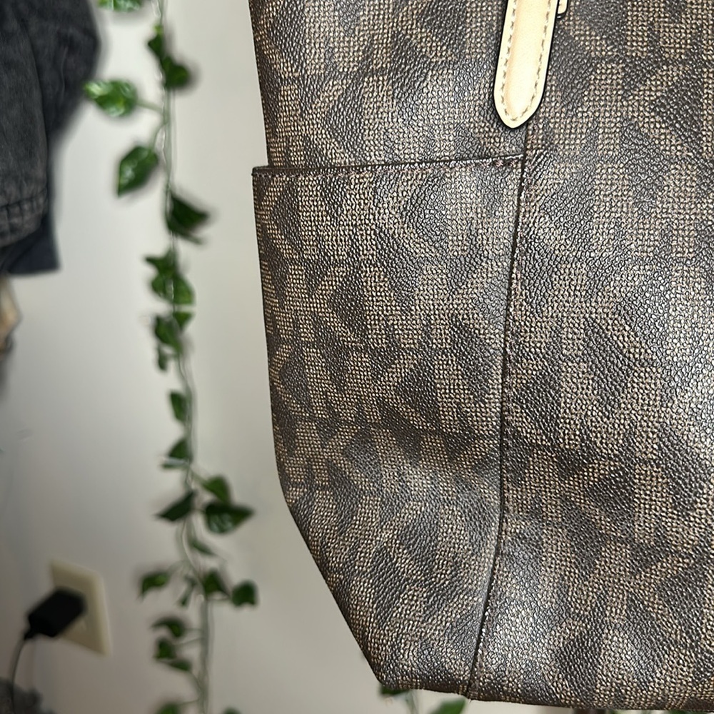 Michael Kors Jet Set East West Signature Zip Tote Bag - Picture 6 of 14